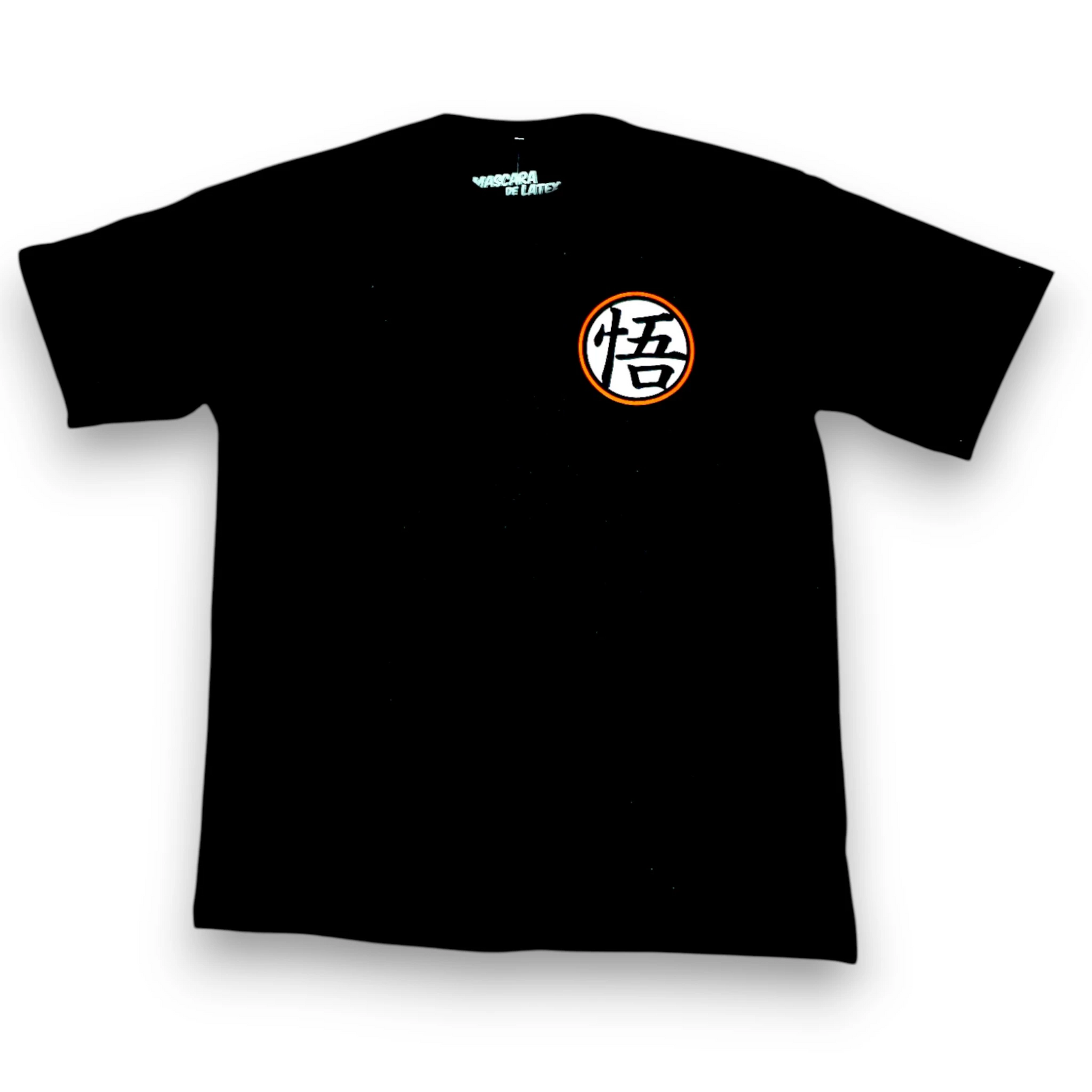 Playera oversize negra de Dragon Ball con símbolo kanji de Goku estampado en el pecho