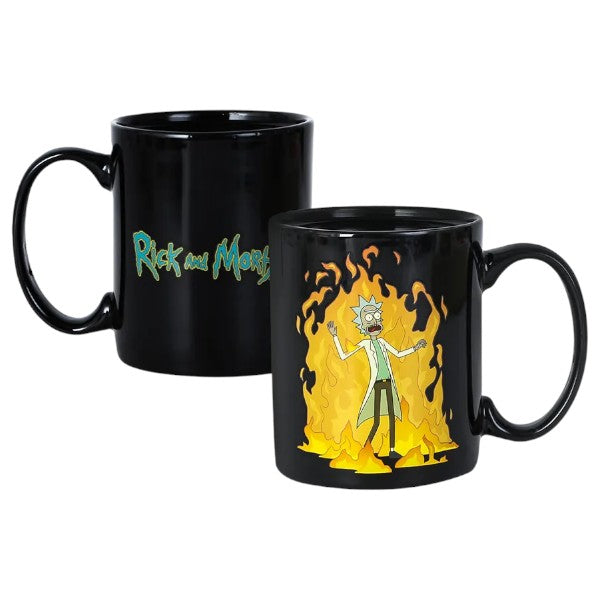 Taza mágica de Rick and Morty mostrando el frente con Rick en llamas y reverso con el logo de la serie