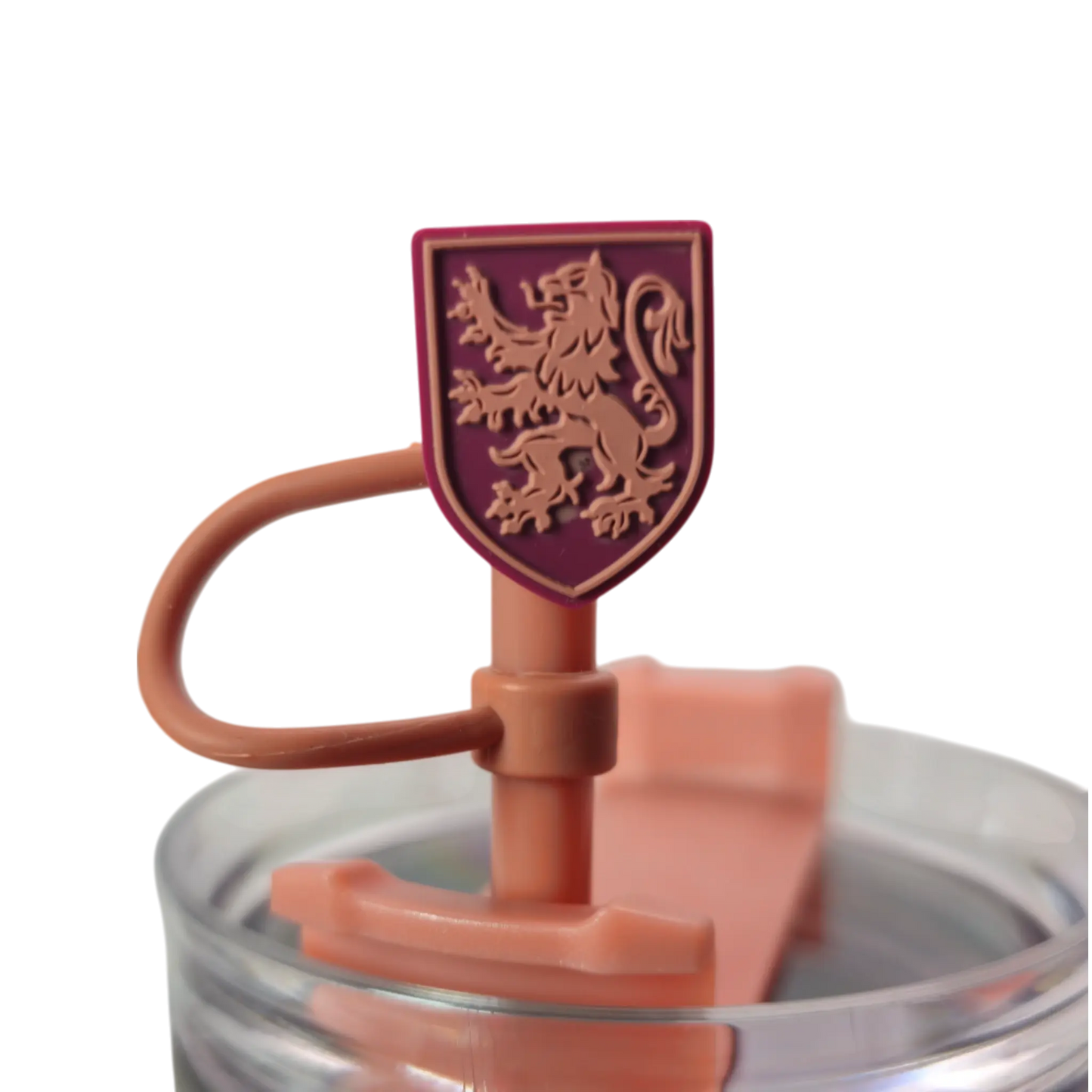 Detalle del popote del termo Gryffindor con escudo de la casa en relieve