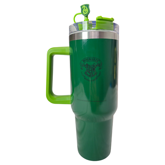 Parte trasera del termo Slytherin con escudo de Hogwarts en color negro