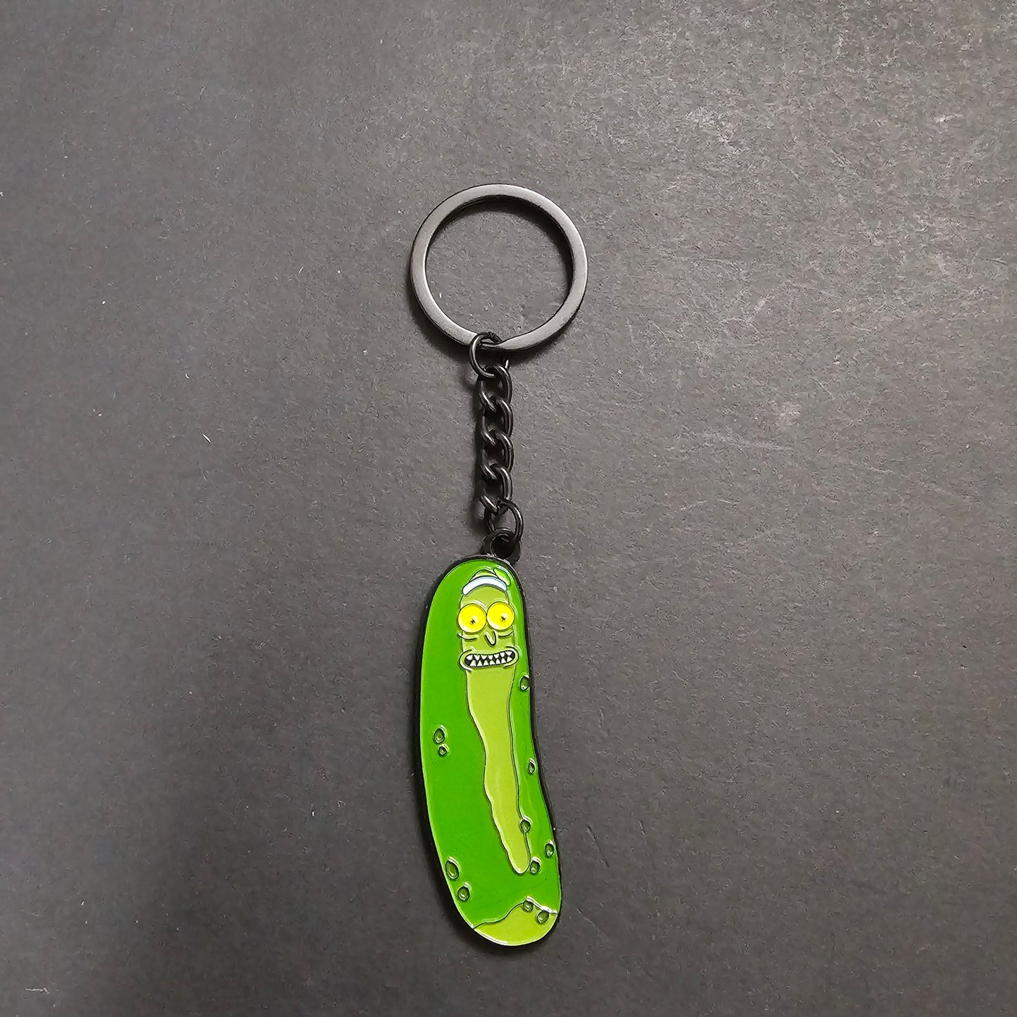 Llavero Rick y Morty Pepinillo Rick Metalico