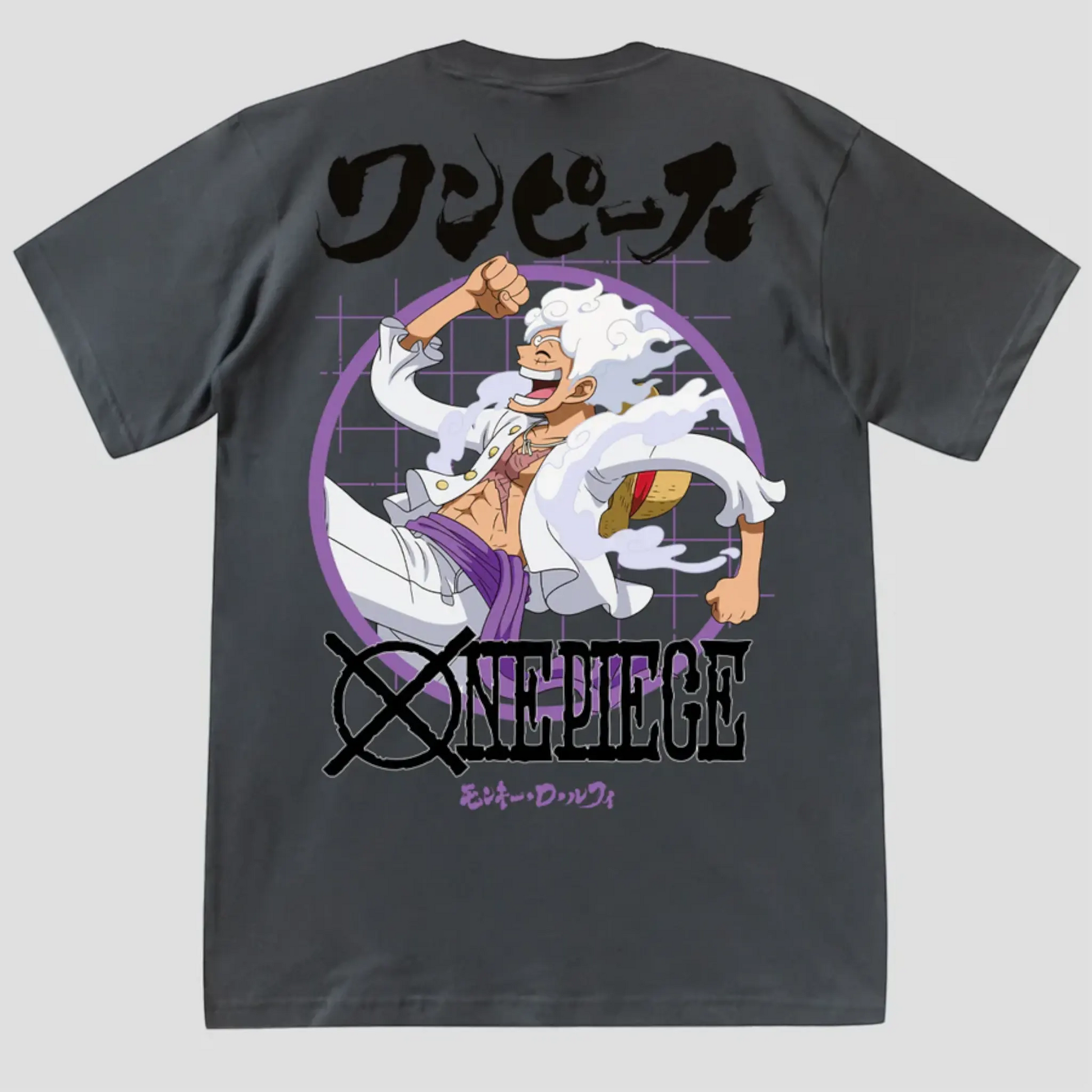 Vista trasera de la playera oversize de Luffy en modo Gear 5 de One Piece, con diseño japonés y logo clásico