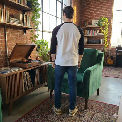 Playera Stranger Things Hellfire club Estilo Raglan hombre