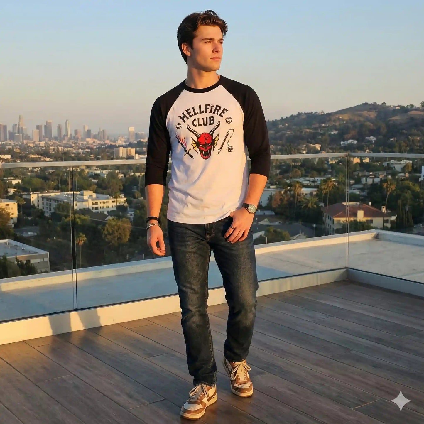 Playera Stranger Things Hellfire club Estilo Raglan hombre