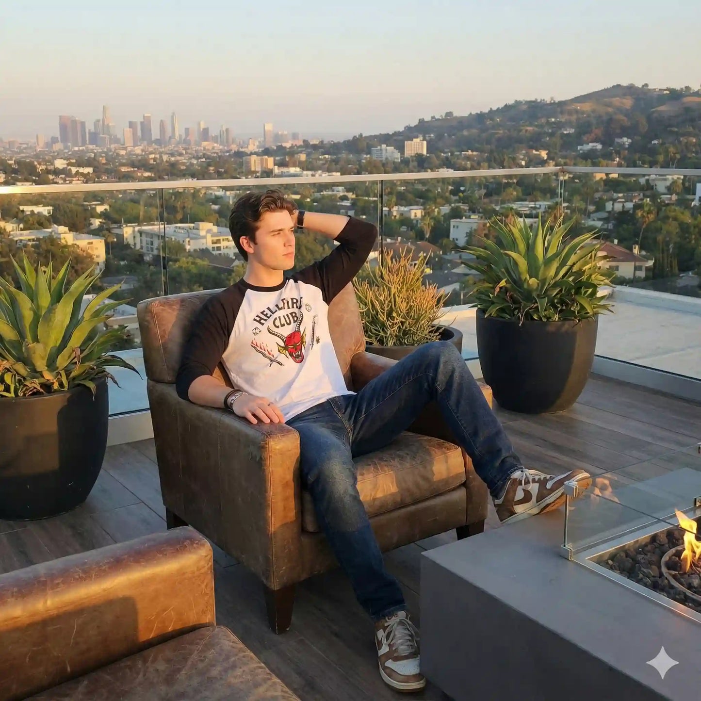 Playera Stranger Things Hellfire club Estilo Raglan hombre