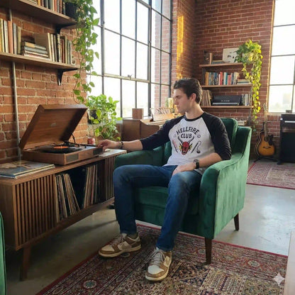 Playera Stranger Things Hellfire club Estilo Raglan hombre