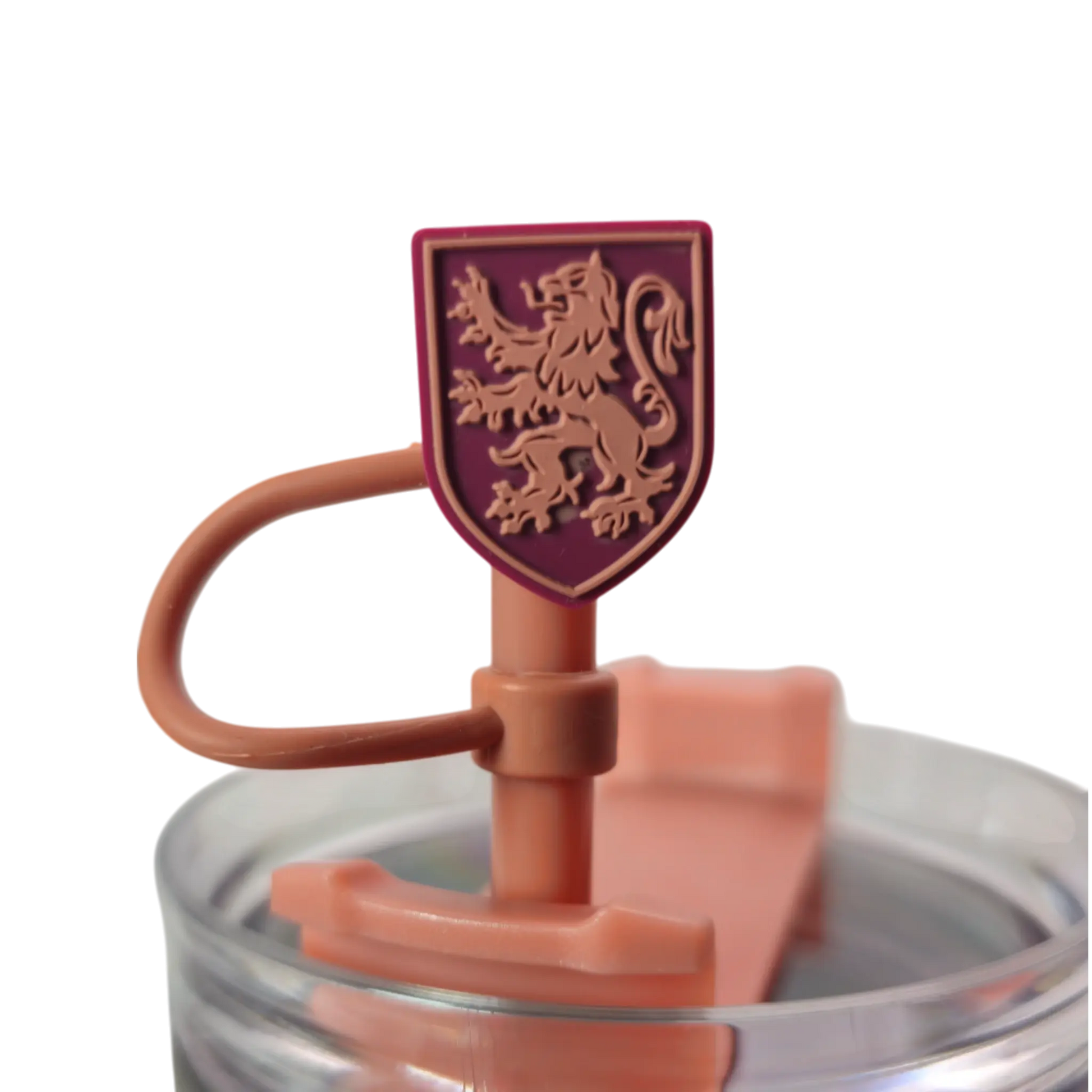 Detalle del popote del termo Gryffindor con escudo de la casa en relieve