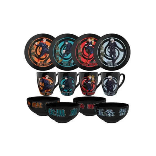 Vista completa de la vajilla coleccionable Jujutsu Kaisen con 4 platos, 4 tazas y 4 bowls, cada uno con personajes principales